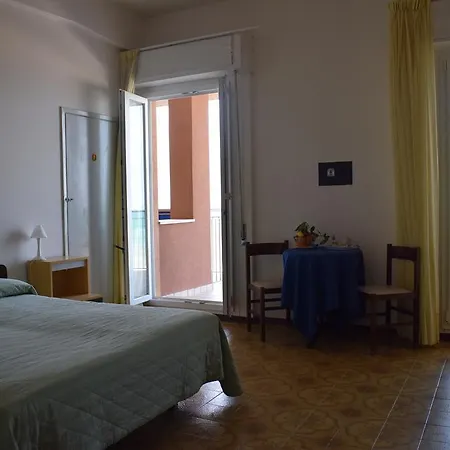 Ξενοδοχείο Astoria Πέζαρο