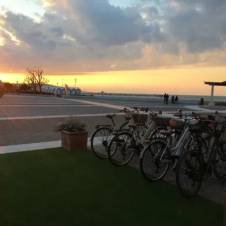 Ξενοδοχείο Astoria Πέζαρο